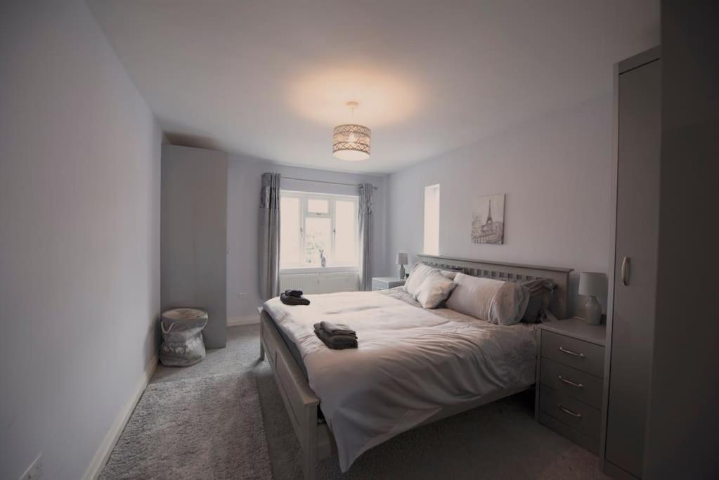 Luxury 6 Bedroom House With Parking - Northwood نورثوود المظهر الخارجي الصورة